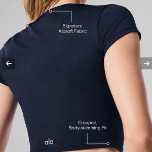 ALO Yoga, soft crop finesse short sleeve in Navy blue